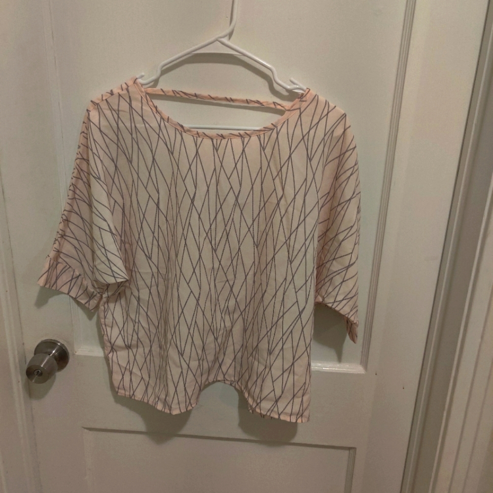 Cute modern blush crop top wide sleeves